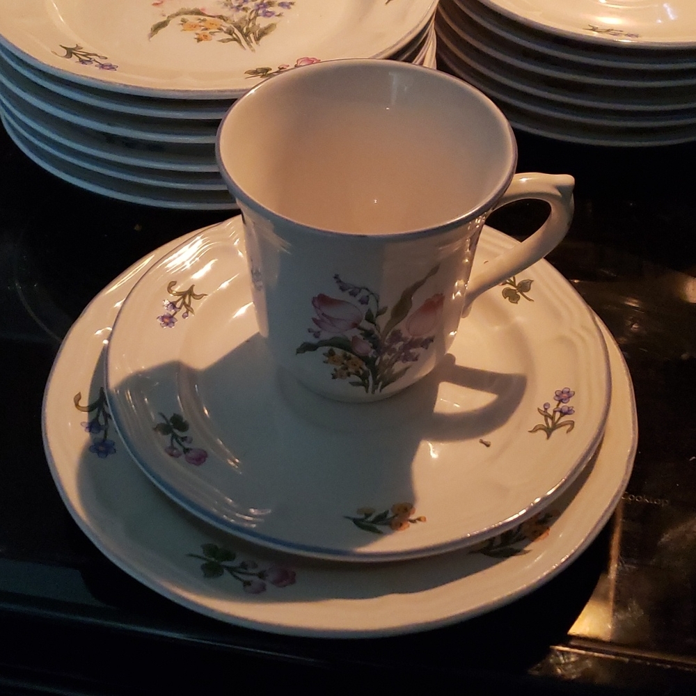 3 piece Tea setting for 8